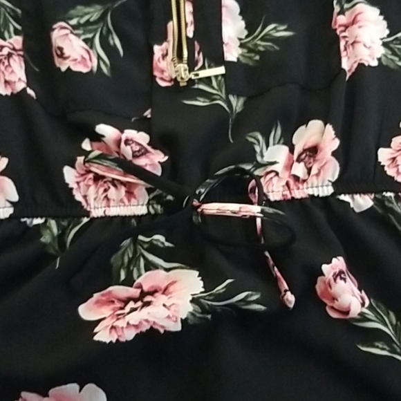 Floral top with sinched elastic waist - Picture 6 of 6